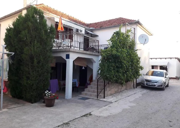 Charming Dokoza - Two Bedroom Ground Floor 公寓 德拉格