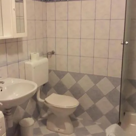 Charming Dokoza - Two Bedroom Ground Floor *