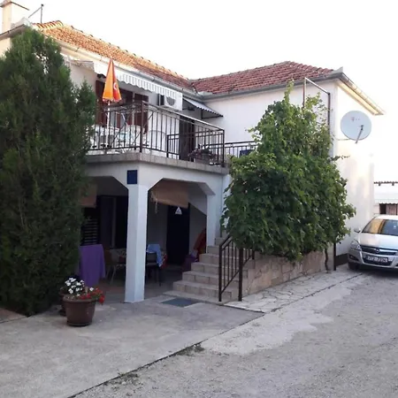Charming Dokoza - Two Bedroom Ground Floor Apartman Drage